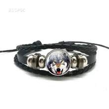 Cargar imagen en el visor de la galería, Handmade leather bracelet with wolf and full moon design, featuring quality craftsmanship and stylish premium materials.