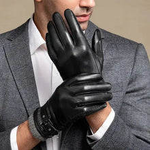 Charger l'image dans la galerie, Man wearing stylish black leather gloves lined with cashmere, ideal for winter warmth and fashion.