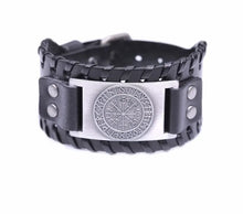 Cargar imagen en el visor de la galería, Retro Wide Leather Pirate Compass Bracelet with vintage charm and reliable compass design on black leather.