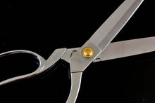 Cargar imagen en el visor de la galería, Close-up of eZthings heavy duty scissors with ultra-sharp blades, ideal for cutting fabrics, papers, and carpets for arts and crafts.
