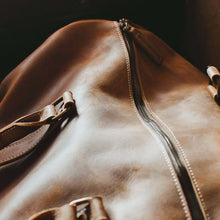 Cargar imagen en el visor de la galería, The Dagny Weekender | Large Leather Duffle Bag in full-grain leather with zipper