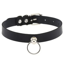 Cargar imagen en el visor de la galería, Black leather necklace with round pendant, showcasing timeless elegance and modern sophistication for any occasion.