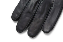 Cargar imagen en el visor de la galería, Close-up of Reed Men's Genuine Leather Warm Lined Driving Gloves showcasing texture and craftsmanship, touchscreen compatible.