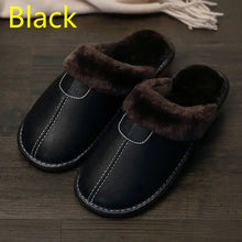 Cargar imagen en el visor de la galería, Men's warm vegan leather slippers in black, cozy lining, stylish design, durable sole for indoor use. Perfect for chilly days.
