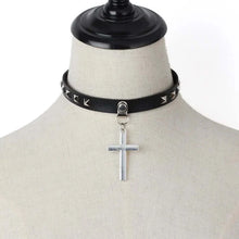 Cargar imagen en el visor de la galería, Harajuku oversized choker necklace with PU leather, punk-inspired design, and 5cm cross pendant. Unisex accessory for bold style.