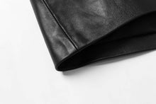 Cargar imagen en el visor de la galería, Close-up of REED Men's Premium Lambskin Leather Blazer sleeve showcasing luxurious soft-touch black leather texture.