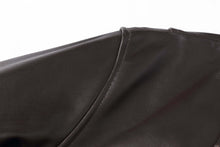 Cargar imagen en el visor de la galería, Close-up of REED Men's New Zealand lambskin leather jacket showcasing premium black leather texture and stitching.