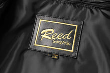 Cargar imagen en el visor de la galería, Interior label of REED Men's New Zealand Lambskin Leather Jacket showing brand logo and size.
