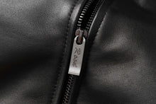 Cargar imagen en el visor de la galería, Close-up of black REED Men's New Zealand lambskin leather jacket zipper detail.