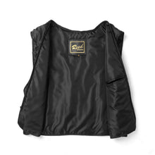 Cargar imagen en el visor de la galería, Black interior of REED Men's New Zealand Lambskin Leather Jacket, showing label and smooth lining for comfort and style.
