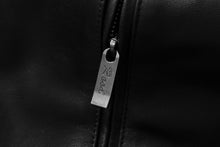 Load image into Gallery viewer, Close-up of REED men's lambskin leather jacket zipper detail, showcasing craftsmanship and elegance in black.
