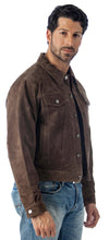 Cargar imagen en el visor de la galería, Model wearing REED Men's Western Jean Style Suede Leather Shirt Jacket, showcasing a sleek and sophisticated masculine look.