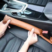 Cargar imagen en el visor de la galería, Installing a PU Leather Pad Seat Leakproof Filler in car's seat gap to prevent small items from slipping through.