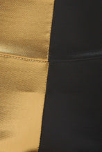 Cargar imagen en el visor de la galería, Close-up of shiny liquid metallic high-waist stretch leggings in gold and black