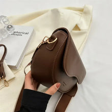 Cargar imagen en el visor de la galería, Brown leather chain shoulder bag being held on a white background, showcasing elegant and compact design.
