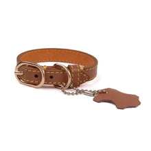 Cargar imagen en el visor de la galería, Personalized Genuine Leather Dog Collar with tag, luxury and durable design for pets, customizable with your dog's name.