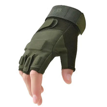 Charger l'image dans la galerie, Fingerless tactical glove in green, featuring anti-slip technology for superior grip, ideal for workouts and outdoor activities.