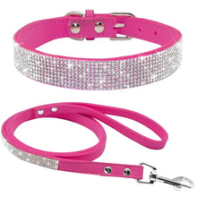 Cargar imagen en el visor de la galería, Pink leather dog collar and leash set with sparkling rhinestones, combining style and durability for pet fashion.