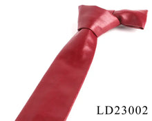 Cargar imagen en el visor de la galería, Red polyurethane leather tie for men, vegan-friendly and imported. LD23002