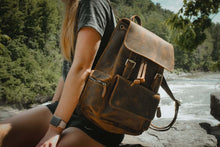 Charger l'image dans la galerie, Woman outdoors with The Hagen Backpack | Vintage Leather Backpack in rustic setting