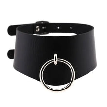 Cargar imagen en el visor de la galería, Black leather choker with round silver pendant, elegant and modern design for timeless style and sophistication.