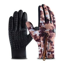 Load image into Gallery viewer, Winter cycling gloves with camouflage pattern and black grip, featuring a zipper closure, designed for outdoor sports and comfort.