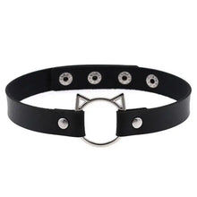 Cargar imagen en el visor de la galería, Black leather necklace with a round silver cat ear pendant, combining elegance and modern style for fashion-forward looks.