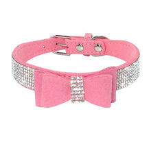 Cargar imagen en el visor de la galería, Pink leather puppy cat collar with rhinestone bowknot, stylish adjustable design for comfort and elegance.