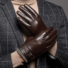 Charger l'image dans la galerie, Man wearing stylish brown leather gloves with cashmere lining, perfect for winter warmth and sophistication in cold weather fashion.