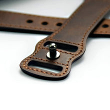 Cargar imagen en el visor de la galería, Close-up of elegant leather watch band showcasing detailed stitching and classic design for sophisticated style.