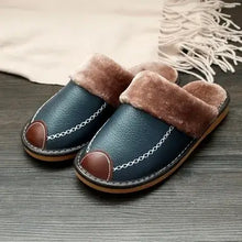 Cargar imagen en el visor de la galería, Men's vegan leather slippers, warm and cozy with plush lining, dark blue with brown accents, ideal for indoor comfort and style.