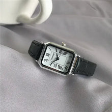 Cargar imagen en el visor de la galería, Retro Women's Classic Quartz Watch with Vegan Leather Strap on Fabric