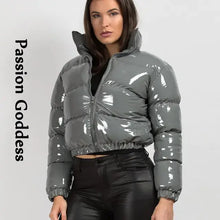 Cargar imagen en el visor de la galería, Model wearing shiny gray PU leather winter jacket, featuring glossy finish and sleek design, ideal for chic and stylish cold-weather outfits.
