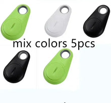 Cargar imagen en el visor de la galería, Five eThings Smart Mini GPS Trackers in green, white, and black colors, ideal for tracking personal items or pets.