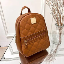 Cargar imagen en el visor de la galería, Mini Backpack for Women in PU Leather, Quilted Brown Design, Versatile Crossbody Bag, Luxury Vegan Leather, Perfect for Daily Use
