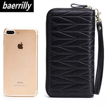 Cargar imagen en el visor de la galería, Black leather female travel purse with elegant design next to a smartphone, showcasing its compact size and chic style.