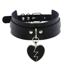 Cargar imagen en el visor de la galería, Black leather choker with a heart-shaped pendant featuring a lightning bolt design, showcasing bold and contemporary style.