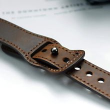 Cargar imagen en el visor de la galería, Close-up of a brown leather watch band showcasing elegant craftsmanship and classic design.