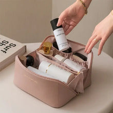 Cargar imagen en el visor de la galería, High-capacity leather cosmetic organizer with makeup compartments.