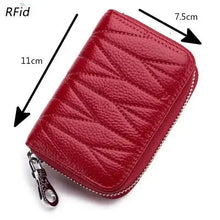 Cargar imagen en el visor de la galería, Red leather RFID female travel purse with zip closure, measuring 11cm by 7.5cm, ideal for organizing travel essentials.