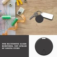 Load image into Gallery viewer, eThings Smart GPS Anti-Verlust Alarm on wooden surface with keys, showcasing Bluetooth technology for preventing item loss.