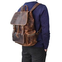 Charger l'image dans la galerie, The Hagen Backpack | Vintage Leather Backpack in genuine cowhide leather with natural creases and durable design on a person's back.