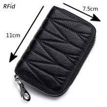 Cargar imagen en el visor de la galería, Black RFID leather travel purse with zip closure, dimensions 11cm x 7.5cm
