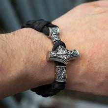 Cargar imagen en el visor de la galería, Thor's Hammer Mjolnir leather bracelet featuring detailed Norse design on wrist, symbolizing Viking heritage and modern style.