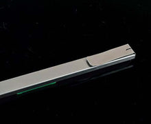Cargar imagen en el visor de la galería, eZthings Heavy Duty Snap Off Blade for Utility Knives, ideal for cutting wallpaper, vinyl, leather, and shrink-wrap materials.