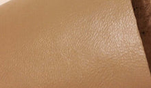 Cargar imagen en el visor de la galería, Close-up of REED sheepskin leather hide in neutral tone, showcasing soft, durable texture with antique finish. Ideal for crafts and art pieces.
