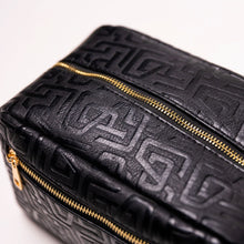Charger l&#39;image dans la galerie, Black Monogram Leather Toiletry Bag
