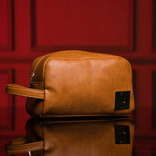 Charger l&#39;image dans la galerie, Brown Leather Toiletry Bag
