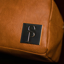 Charger l&#39;image dans la galerie, Brown Leather Toiletry Bag
