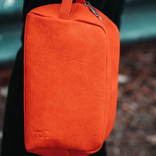 Charger l&#39;image dans la galerie, Orange Tumbled Leather Toiletry Bag
